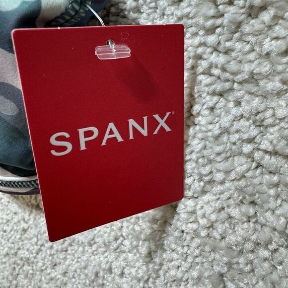 Spanx Low‎ Impact Sports Bra NWT Women's XS Green Camo Printed Removable Pads - Picture 8 of 12